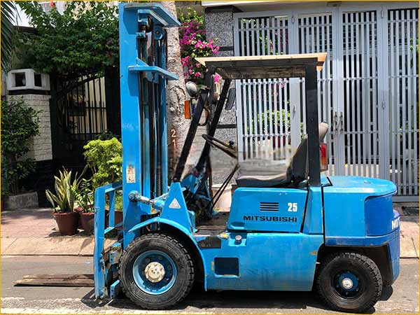 Xe nâng dầu MITSUBISHI FD25
