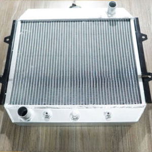 Két nước giải nhiệt động cơ xe nâng MITSUBISHI 1.5 tấn