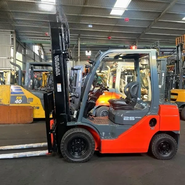 Xe nâng dầu TOYOTA 02-8FD25