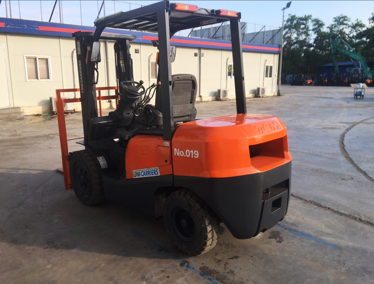 Xe nâng dầu UNICARRIERS FD30T4