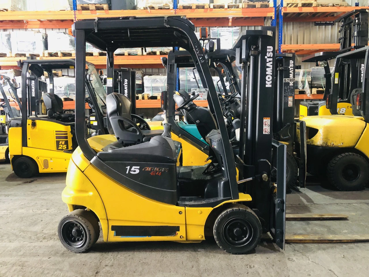 Xe nâng điện ngồi lái KOMATSU FB15-12