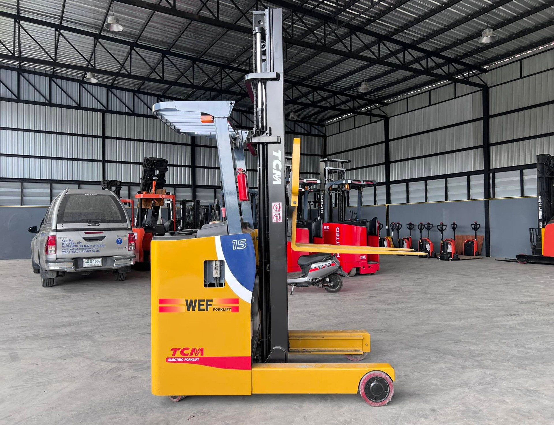 Xe nâng điện đứng lái TCM FRHB25-8