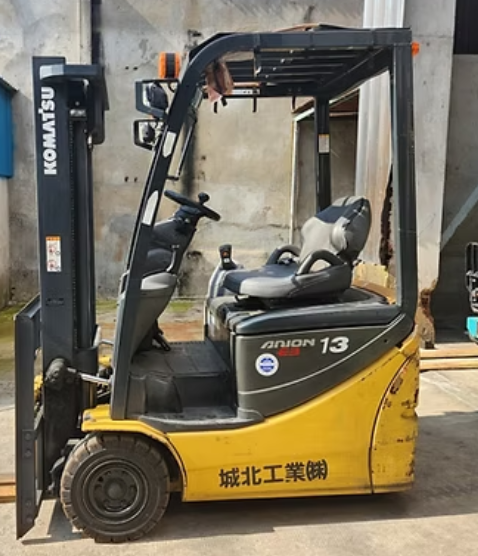 Xe nâng điện ngồi lái KOMATSU FB13M-12