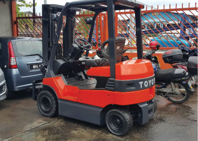 Xe nâng điện ngồi lái TOYOTA 7FB20