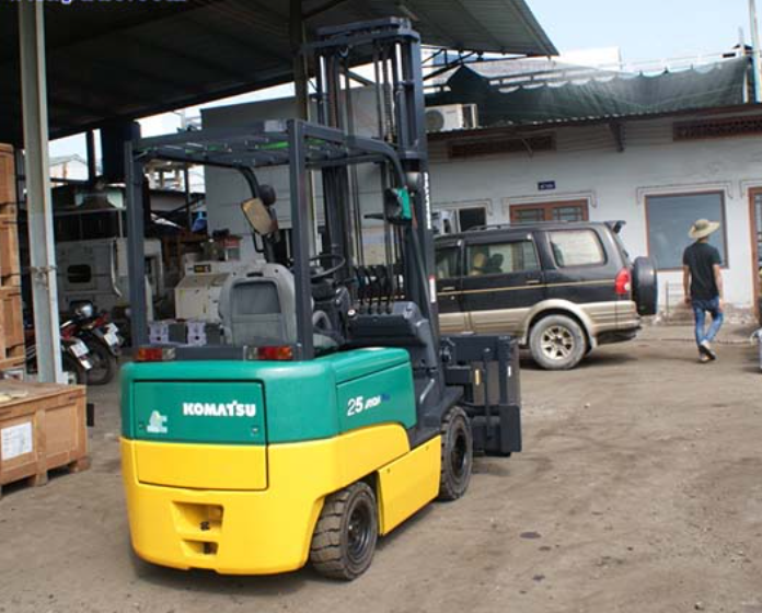 Xe nâng điện ngồi lái KOMATSU FB25EX-11, khung 4m, 2008, 5880 giờ