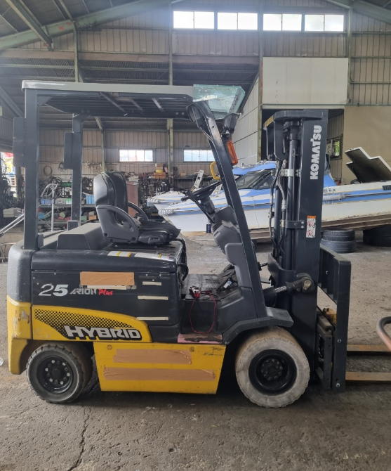 Xe nâng điện ngồi lái KOMATSU FB25HB-11, khung 3m, 2012, 1238 giờ