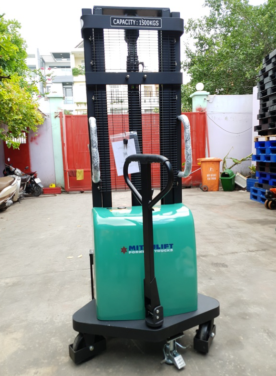 Xe nâng tự động Mitsulift 2 tấn
