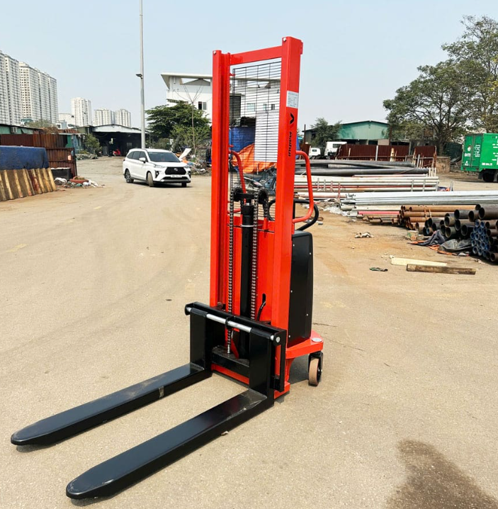Xe nâng bán tự động CTD 2 tấn