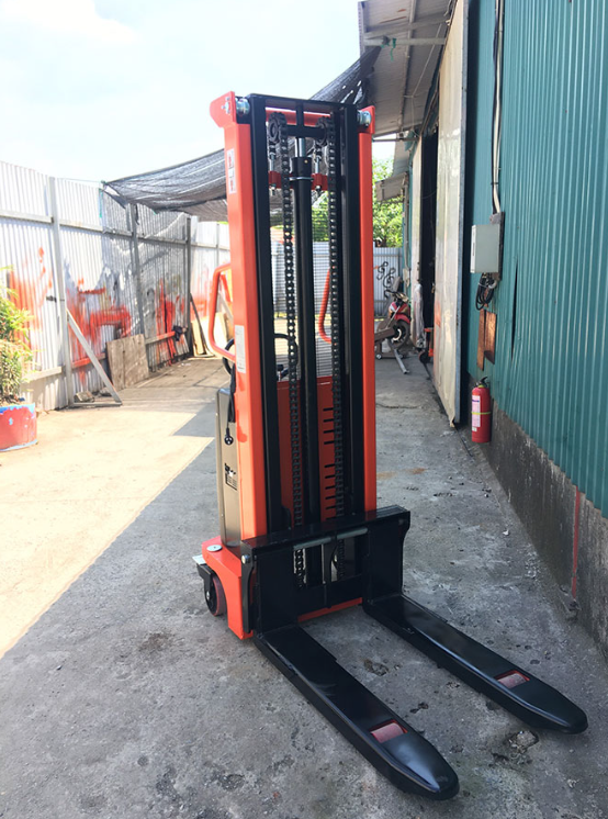 Xe nâng bán tự động CTD 1.5 tấn