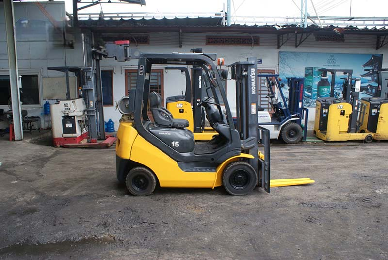 Xe nâng xăng KOMATSU FG15T-20