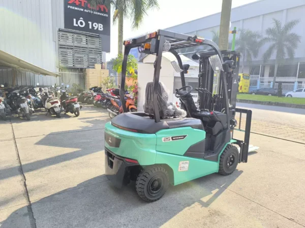 Hình ảnh minh họa các loại xe nâng dầu chính hãng phân loại theo trọng tải từ 1–5 tấn tại Hà Nội, giúp lựa chọn thiết bị phù hợp. Hình ảnh minh họa các loại xe nâng dầu chính hãng phân loại theo trọng tải từ 1–5 tấn tại Hà Nội, giúp lựa chọn thiết bị phù hợp.