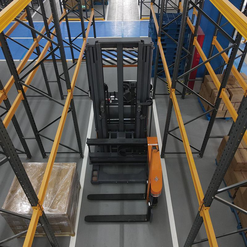 Xe nâng điện VNA dẫn hướng cơ khí kiểu người rơi
