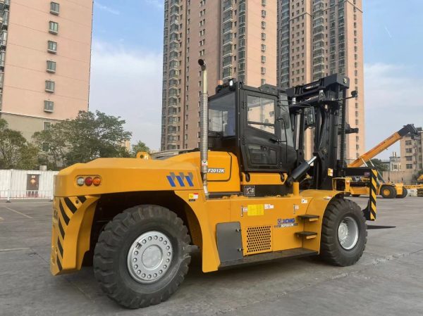 Xe nâng dầu 20 tấn XCF2012K